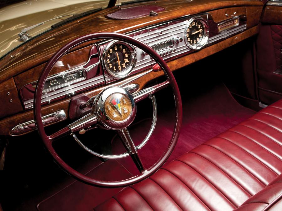 Панель приборов Hudson Custom Commodore Eight Convertible Brougham 1950 года  (фото 20 из 21)